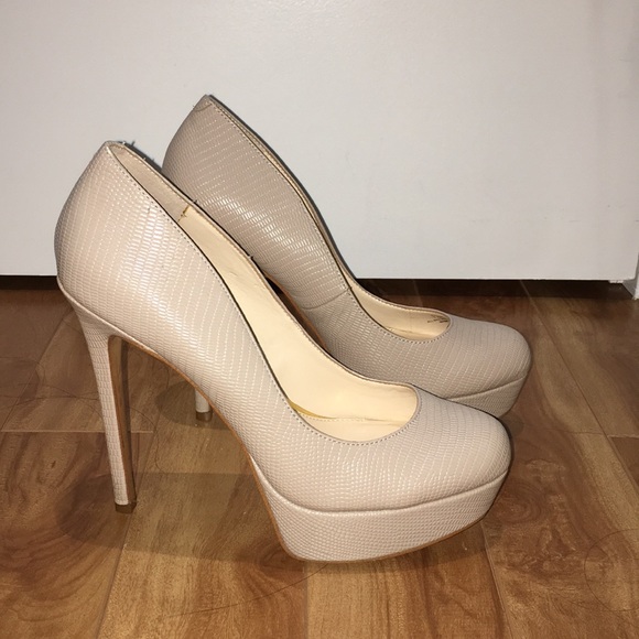 Jessica Simpson platform heels - Picture 2 of 3